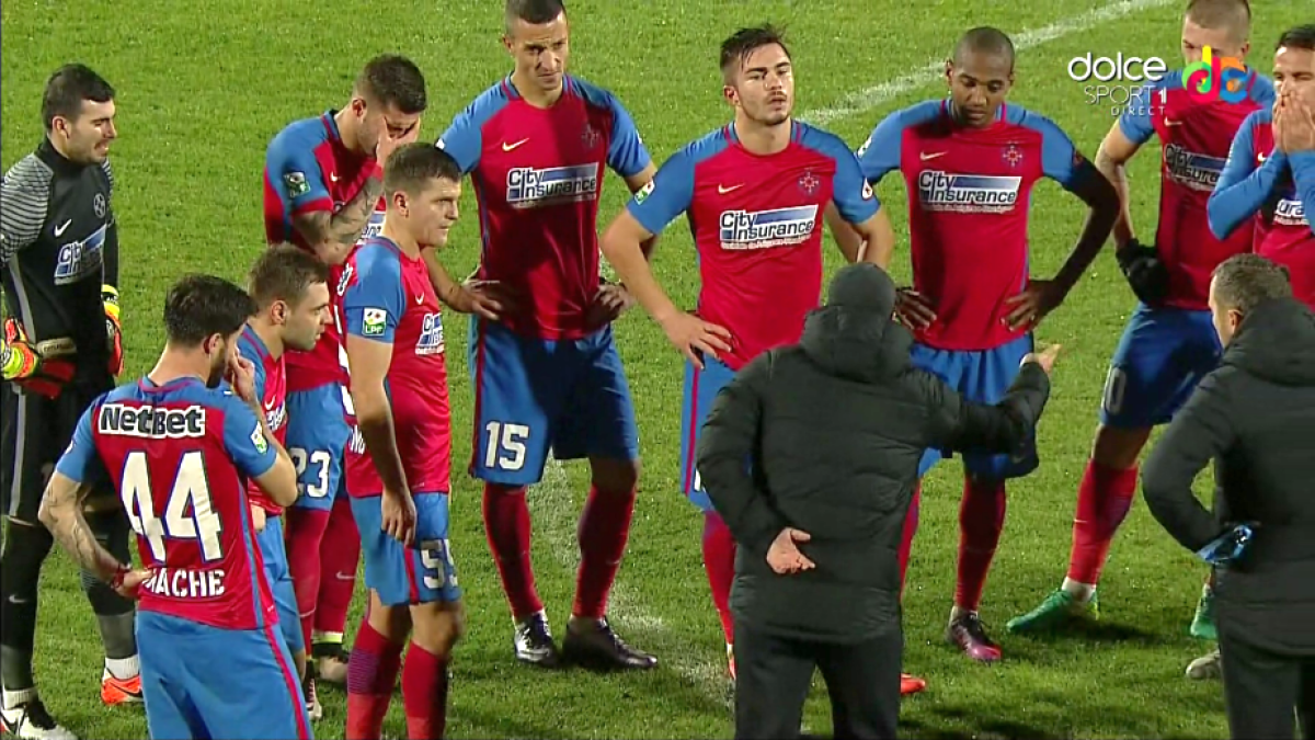 VIDEO+FOTO Scandal pe gazon după Astra - Steaua » Reacție furibundă a lui Reghecampf: "Voi nu gândiți?"