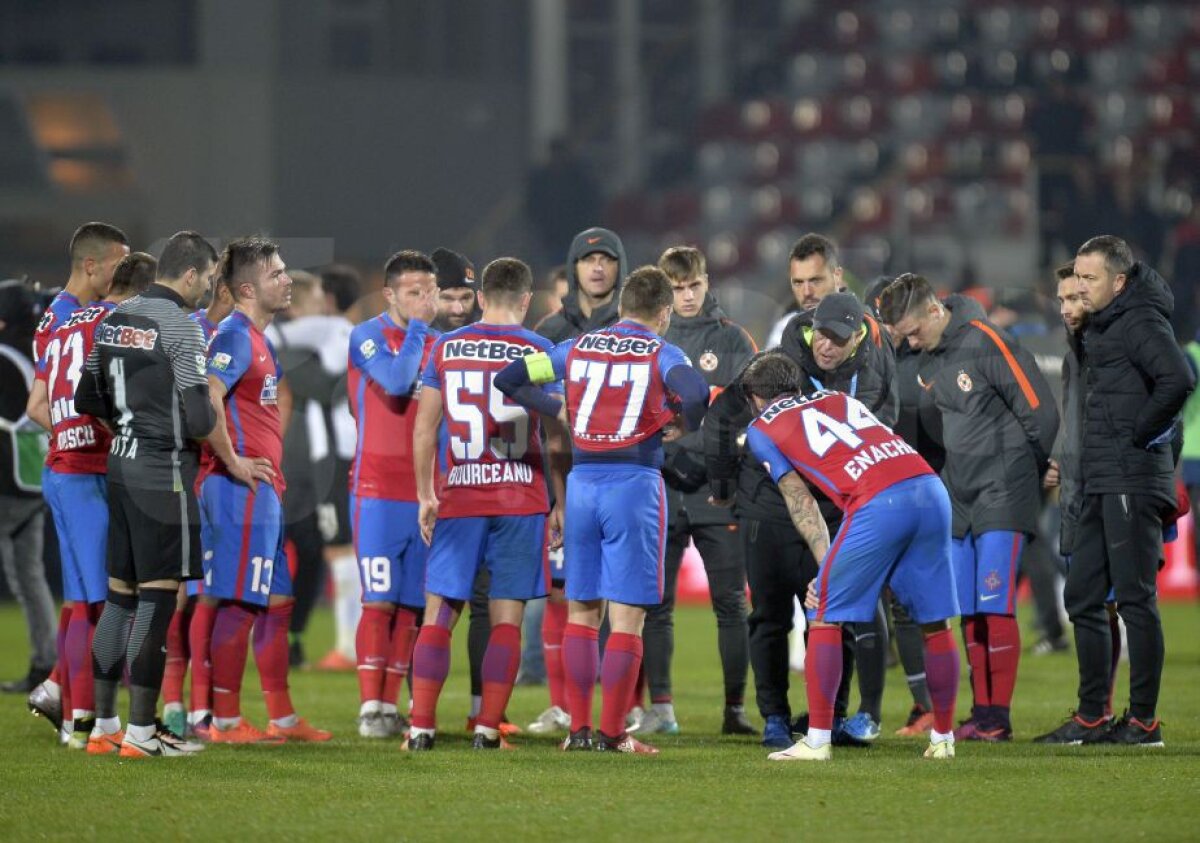 VIDEO+FOTO Scandal pe gazon după Astra - Steaua » Reacție furibundă a lui Reghecampf: "Voi nu gândiți?"