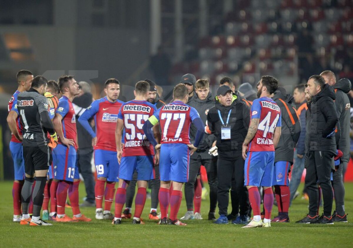 VIDEO+FOTO Scandal pe gazon după Astra - Steaua » Reacție furibundă a lui Reghecampf: "Voi nu gândiți?"