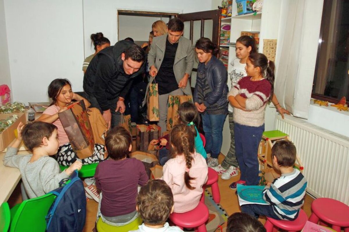 GALERIE FOTO Trei dinamovişti, gest superb pentru peste 40 de copii nevoiaşi