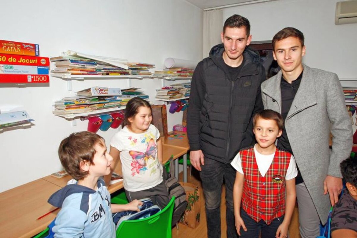 GALERIE FOTO Trei dinamovişti, gest superb pentru peste 40 de copii nevoiaşi