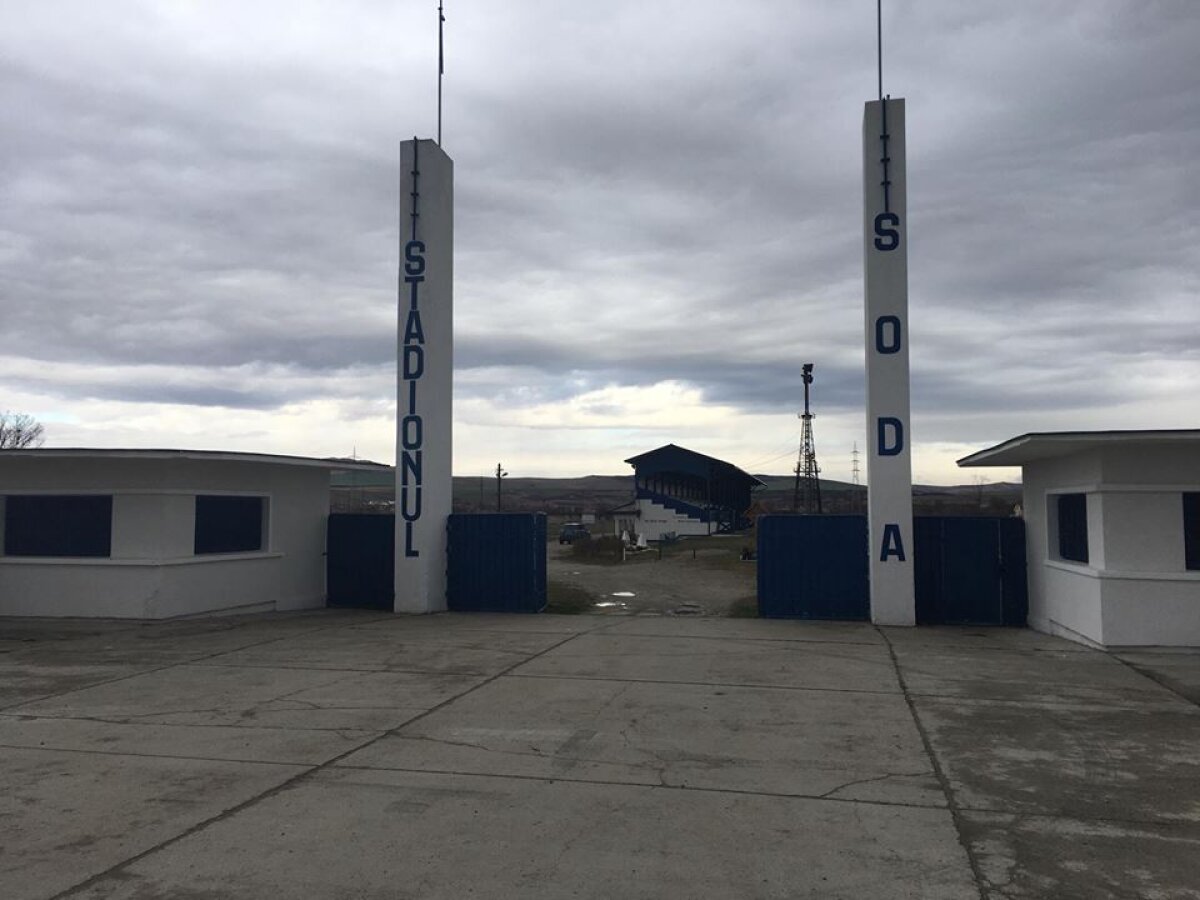 VIDEO + FOTO 80 de ani de la primul meci jucat în nocturnă în România! Povestea unui club care încă rezistă + EXCLUSIV Interviu cu președintele clubului, fostul arbitru Sorin Corpodean