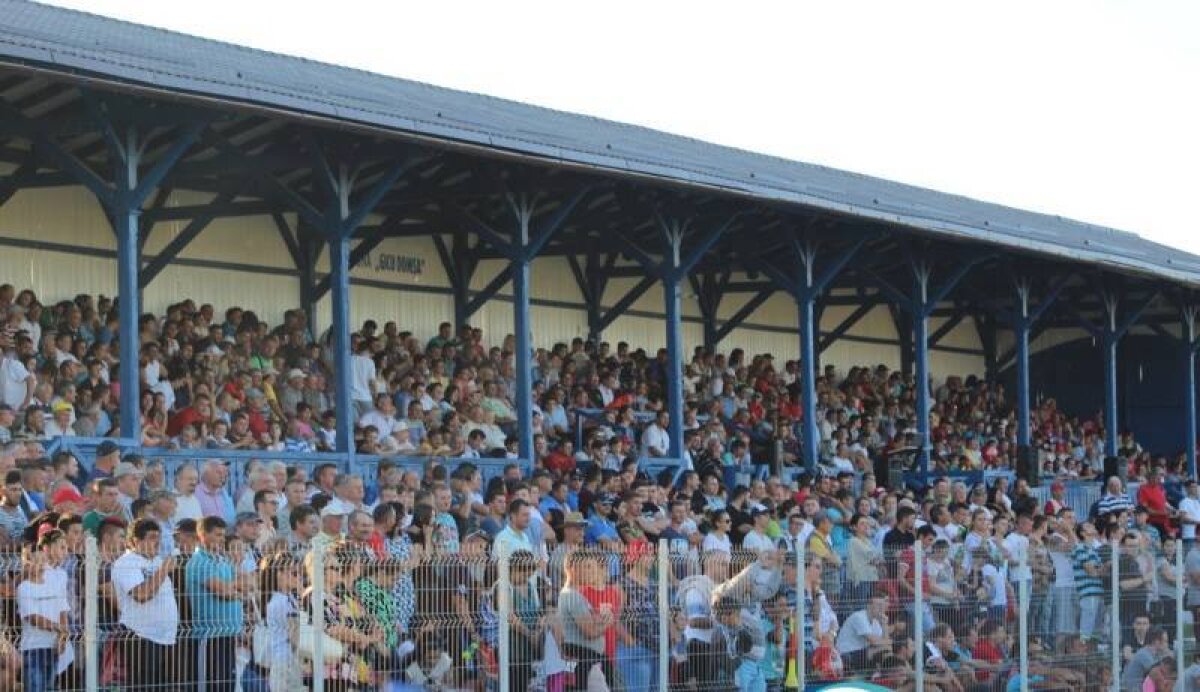 VIDEO + FOTO 80 de ani de la primul meci jucat în nocturnă în România! Povestea unui club care încă rezistă + EXCLUSIV Interviu cu președintele clubului, fostul arbitru Sorin Corpodean