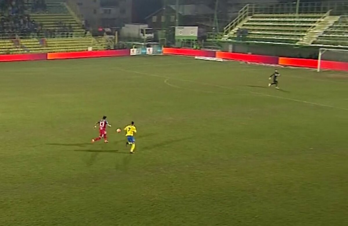 FOTO și VIDEO "Cine-i ăsta, că nici nume de fotbalist nu are!" » Un episod de senzație cu Nilă, omul cu care Toșca va avea coșmaruri