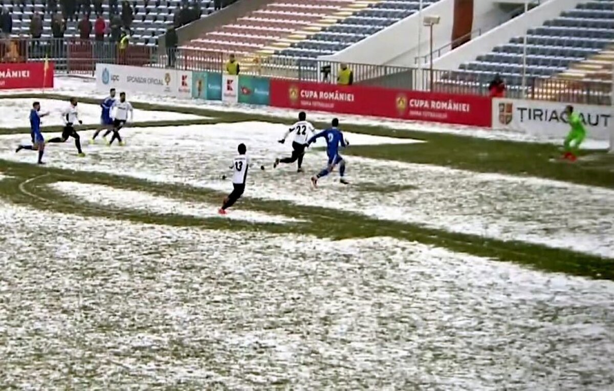 GALERIE FOTO Toată lumea și-a pus mâinile-n cap! Fază incredibilă în meciul Astrei din optimi: un fotbalist s-a făcut de râs