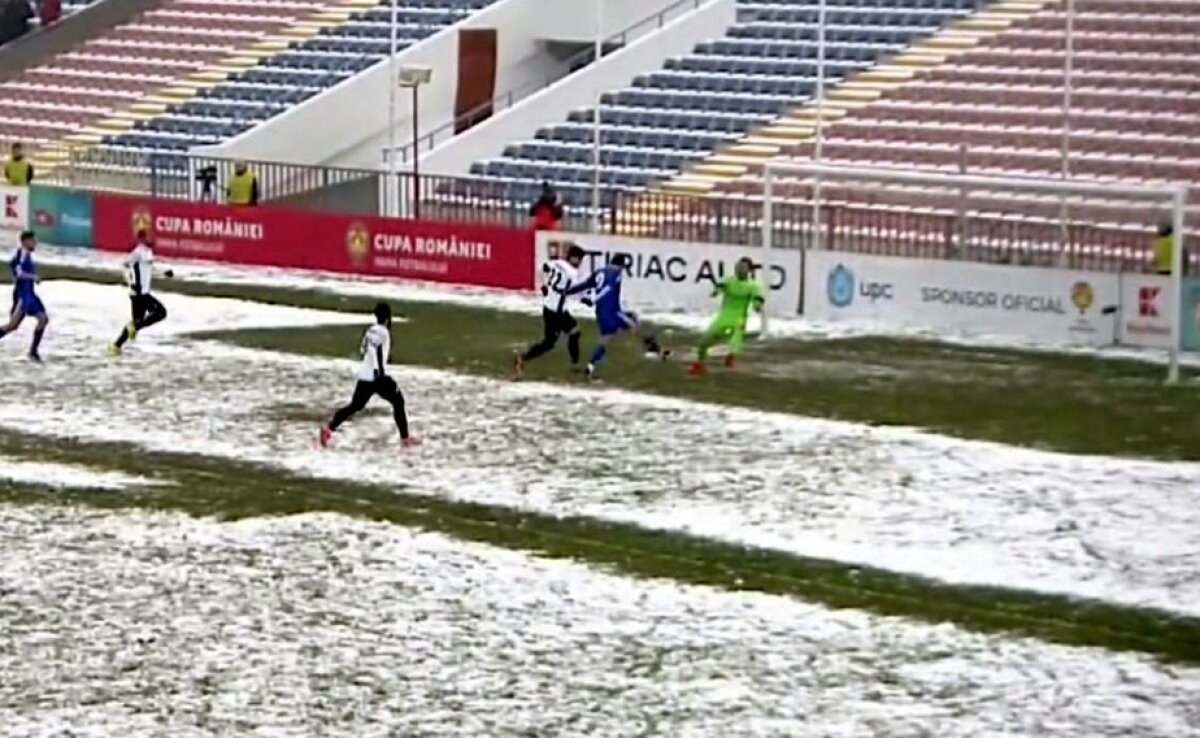 GALERIE FOTO Toată lumea și-a pus mâinile-n cap! Fază incredibilă în meciul Astrei din optimi: un fotbalist s-a făcut de râs