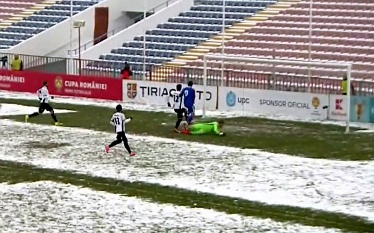 GALERIE FOTO Toată lumea și-a pus mâinile-n cap! Fază incredibilă în meciul Astrei din optimi: un fotbalist s-a făcut de râs