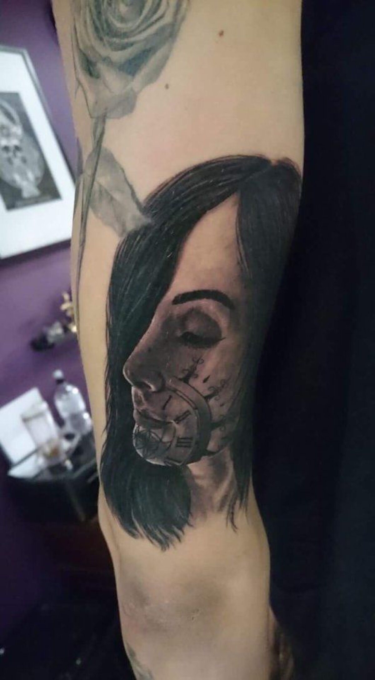 A jucat la două capete, dar acum s-a fript » Tatuaj cu logodnica pentru infidelitate