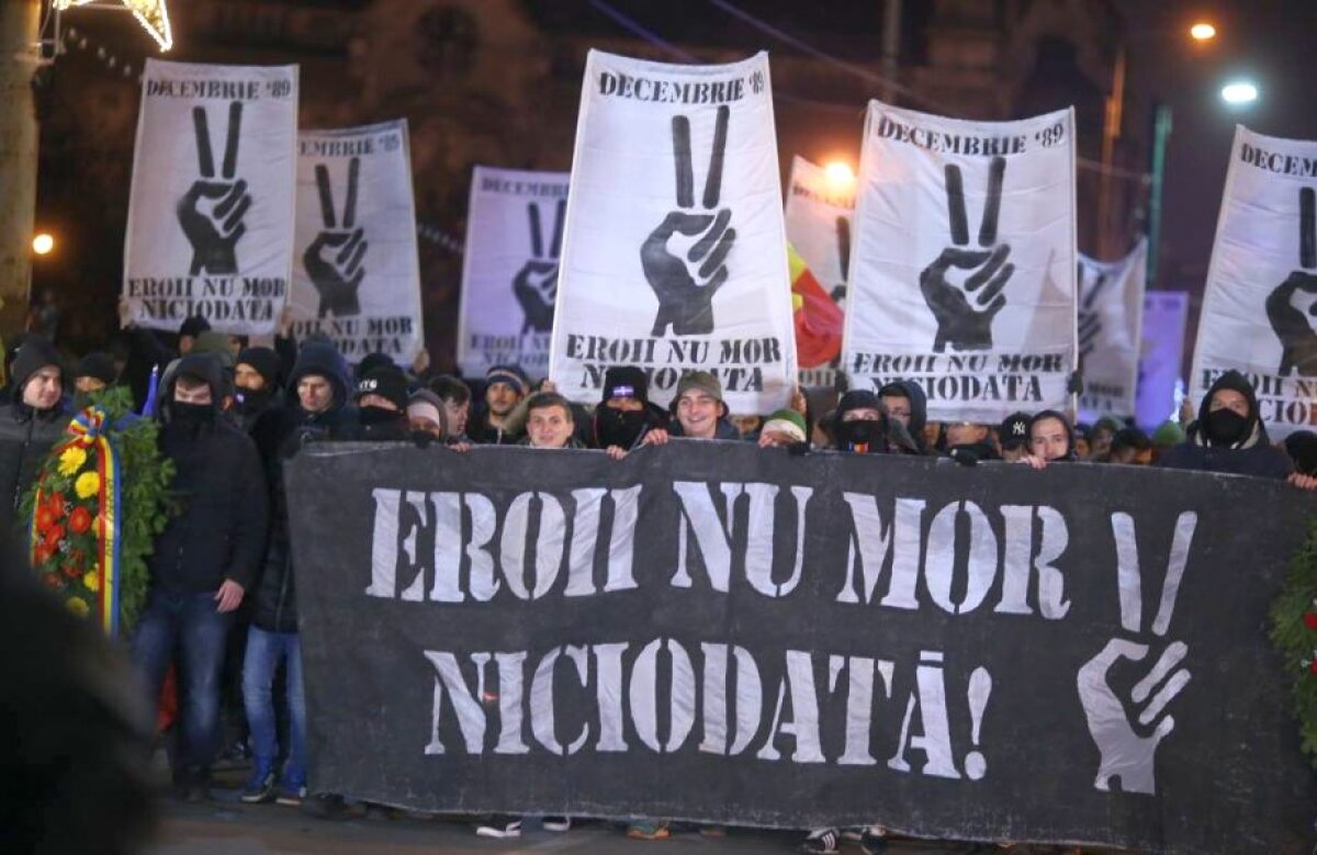 FOTO și VIDEO Suporterii timișoreni au cinstit eroii din 1989 » ”Majoritatea nu erau născuți atunci” 