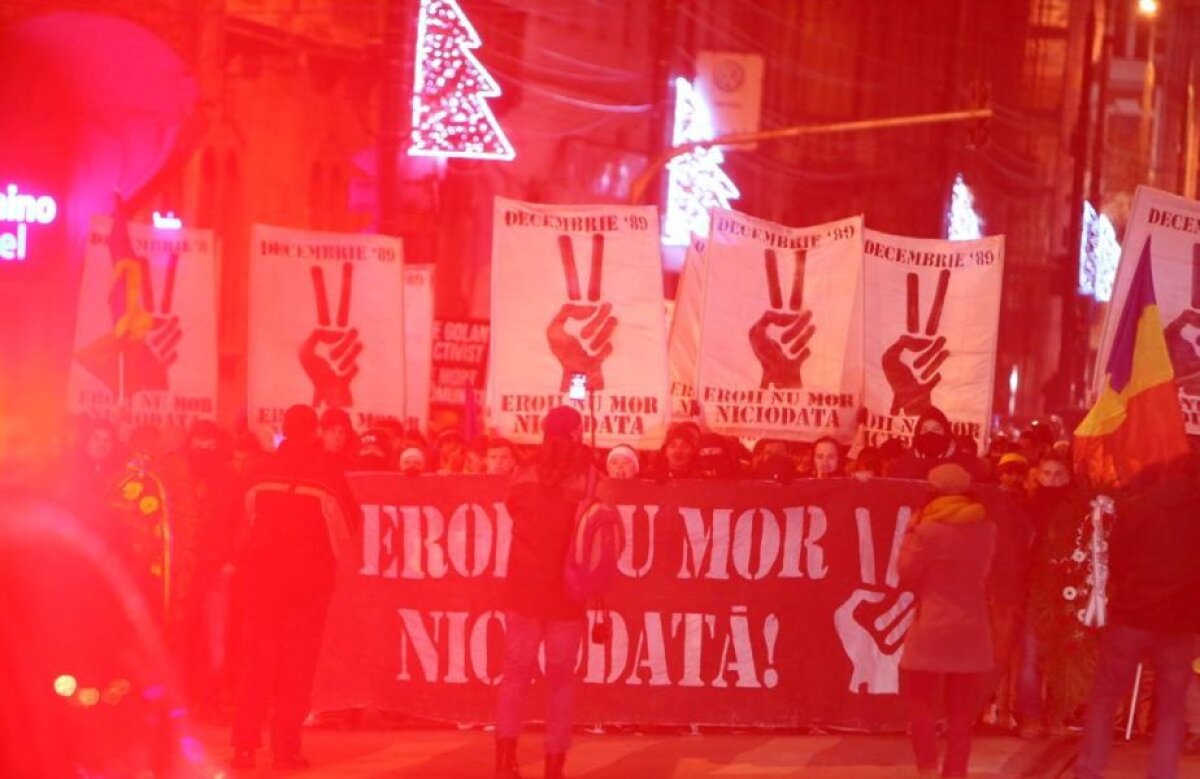 FOTO și VIDEO Suporterii timișoreni au cinstit eroii din 1989 » ”Majoritatea nu erau născuți atunci” 