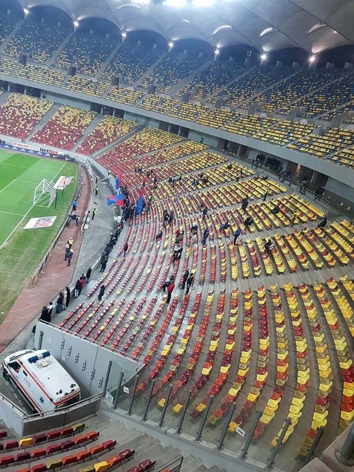 FOTO și VIDEO Record negativ de asistență în istoria Stelei! » Reporterul Gazetei a putut număra spectatorii la Steaua - ACS Poli
