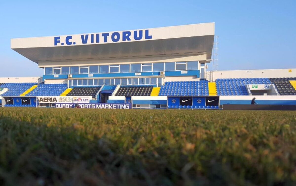 FOTO EXCLUSIV La alții se poate! Hagi arată cluburilor cum ar trebui să se prezinte un teren din Liga 1: gazon impecabil