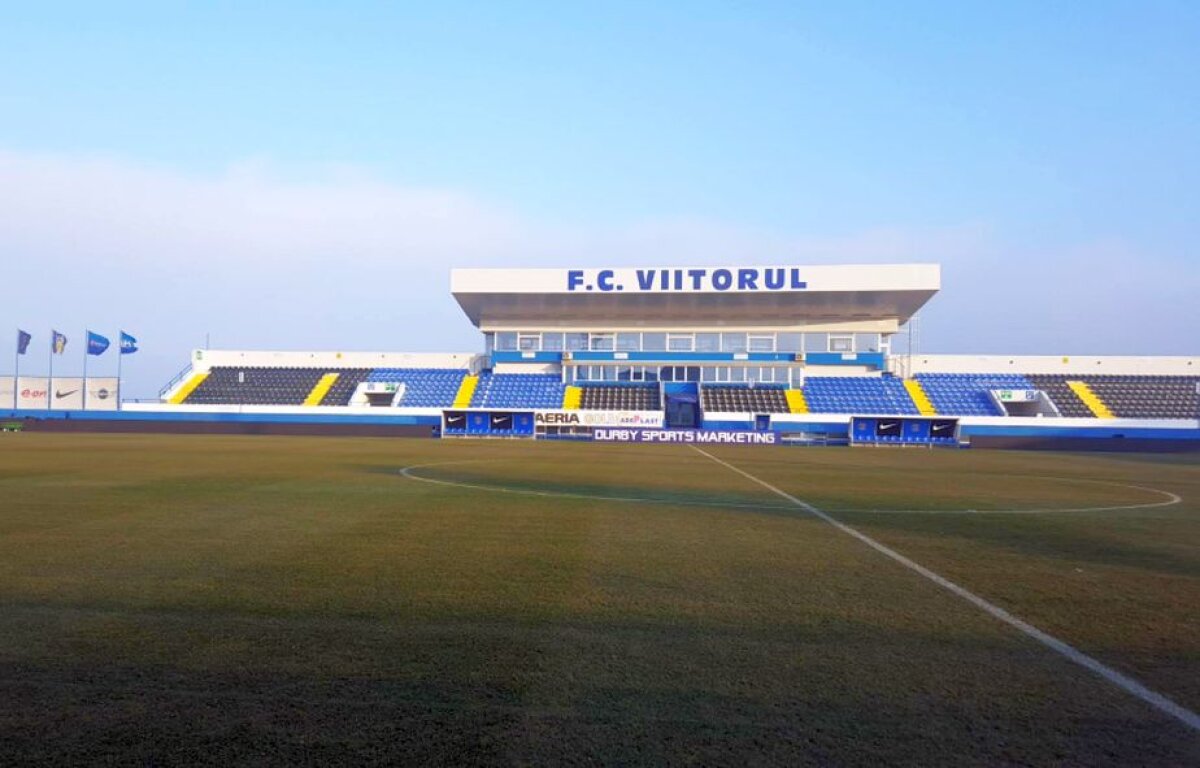 FOTO EXCLUSIV La alții se poate! Hagi arată cluburilor cum ar trebui să se prezinte un teren din Liga 1: gazon impecabil