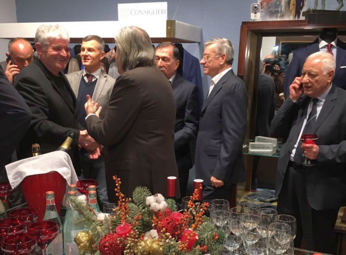 VIDEO+FOTO Întâlnire spectaculoasă între Hagi și Năstase » Glume pe seama femeilor: "Eu la fete, Țiriac la băieți că e urât"