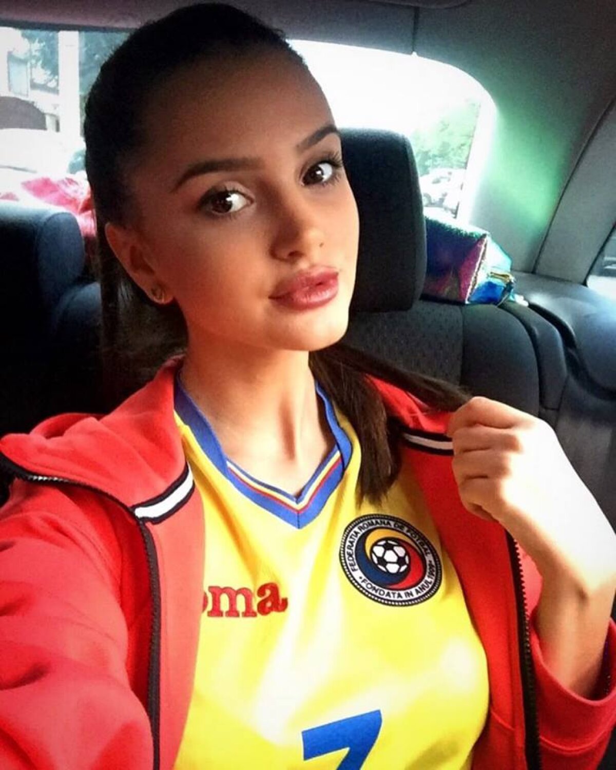 Cea mai fierbinte galerie foto a finalului de an! Ele sunt cele mai sexy 5 iubite de fotbaliști din Liga 1 » Steaua, Dinamo și Viitorul au reprezentante 