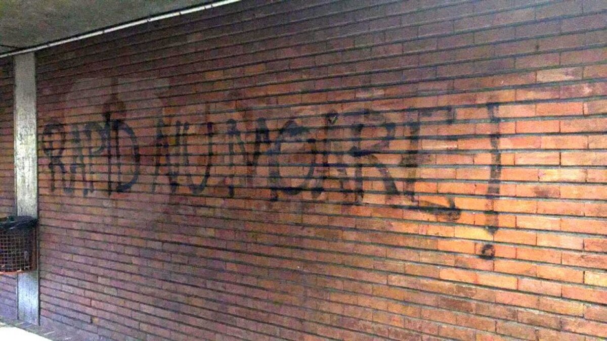 FOTO Suporterii Rapidului nu renunță la protest » Vor să împânzească Bucureștiul cu mesaje de susținerea a echipei