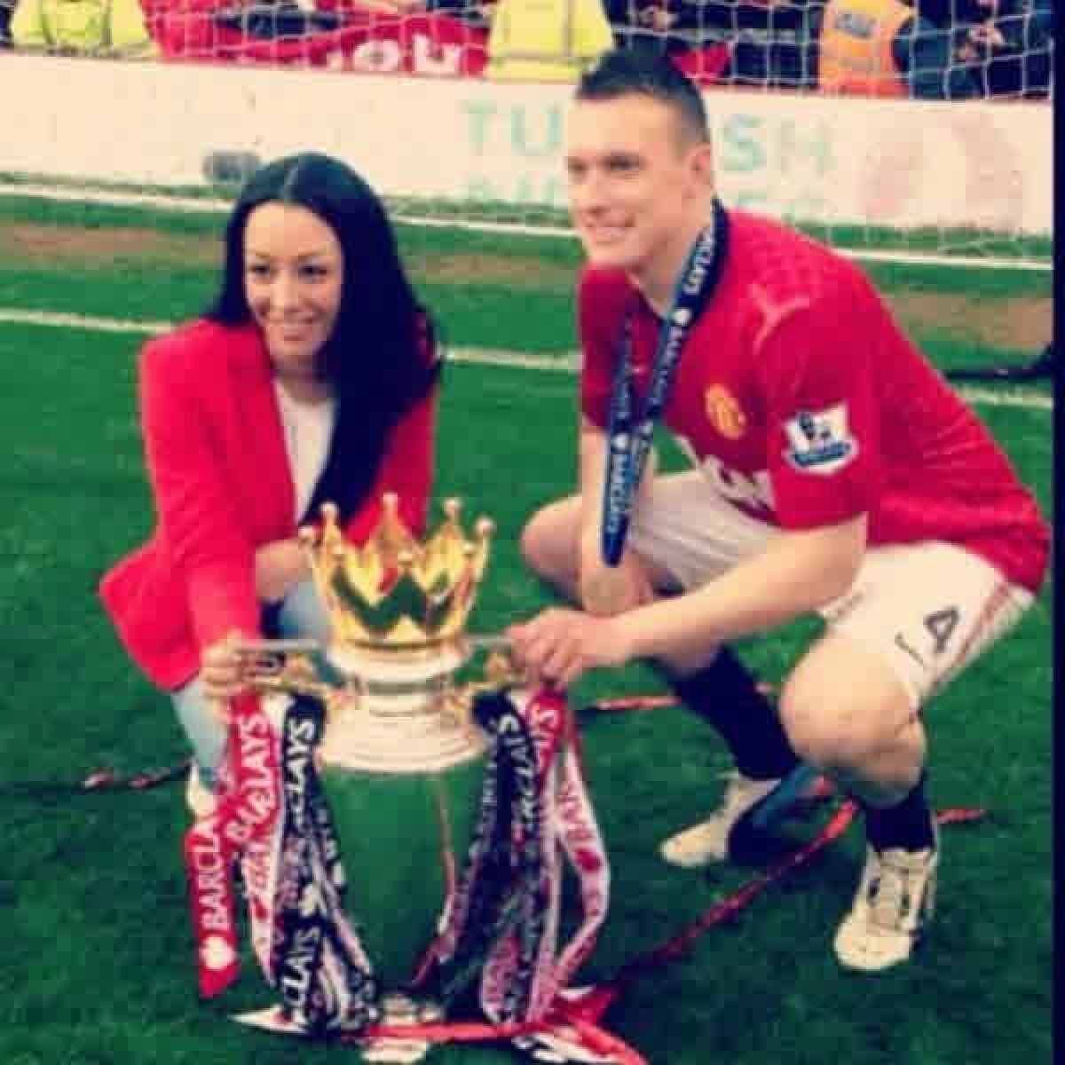 FOTO Aproape "luați" » Kaya Hall l-a convins pe Phil Jones să o ceară de nevastă