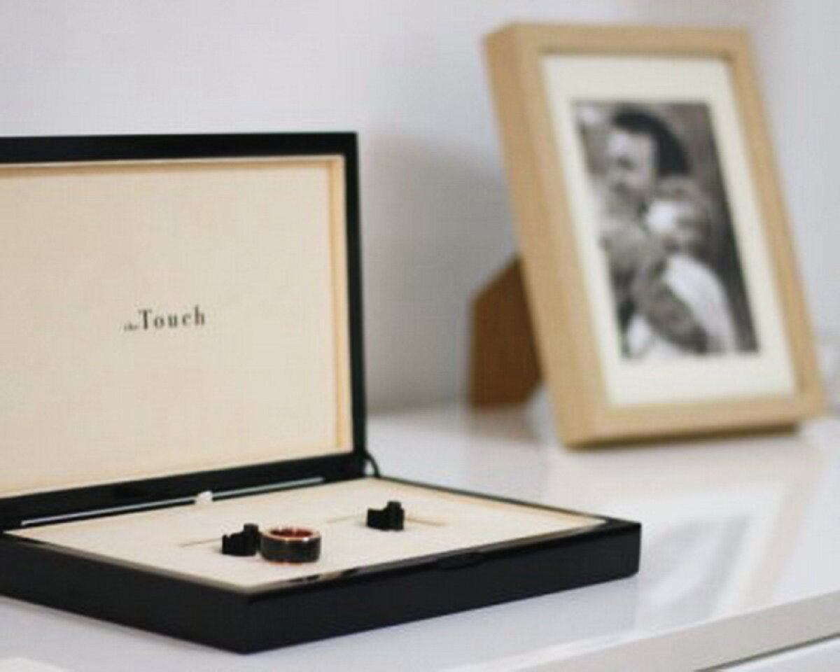 Inelul care-ţi permite să asculţi bătăile inimii partenerului