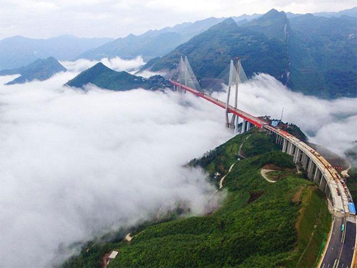 FOTO Copleșitor! Chinezii dau clasă lumii întregi: e incredibil ce au realizat deasupra unei prăpăstii