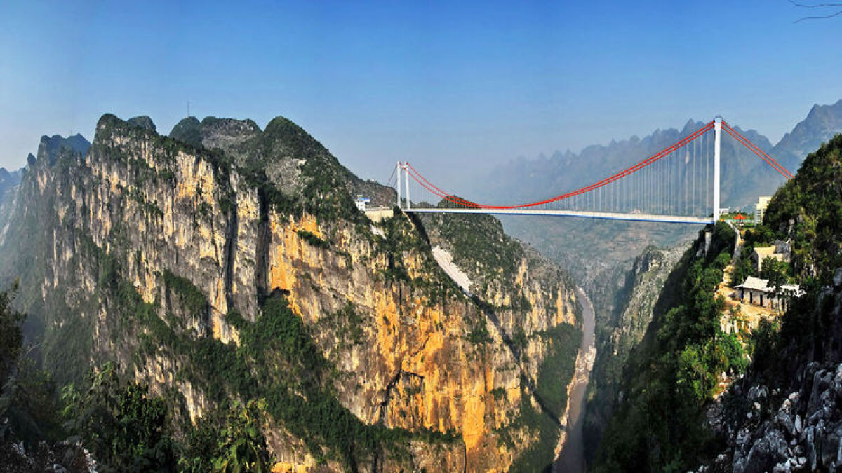 FOTO Copleșitor! Chinezii dau clasă lumii întregi: e incredibil ce au realizat deasupra unei prăpăstii