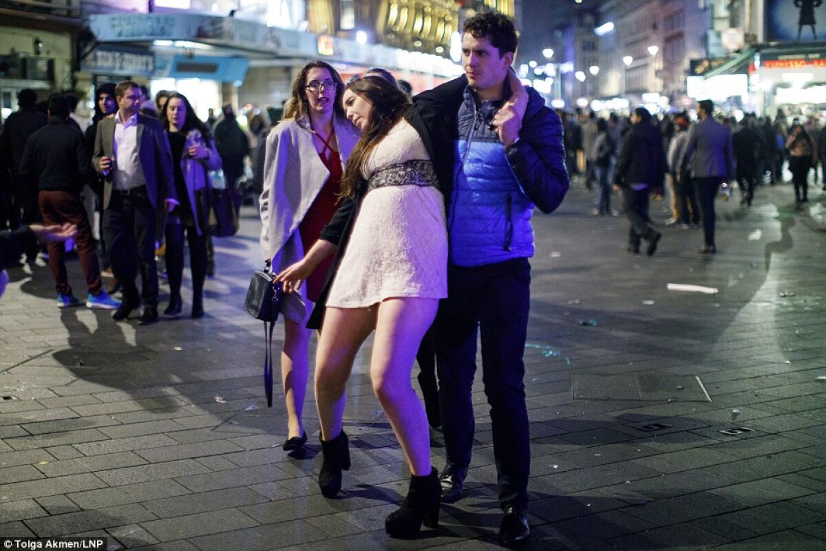 FOTO Imaginile depravării: britanicii au făcut măcel pe străzile Angliei în noaptea de revelion