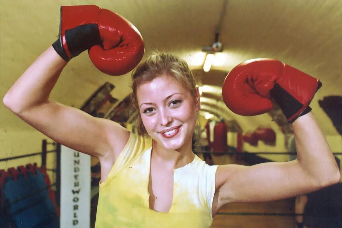 FOTO Știe cum să tragă: feblețea Australiei e expertă în kickboxing!