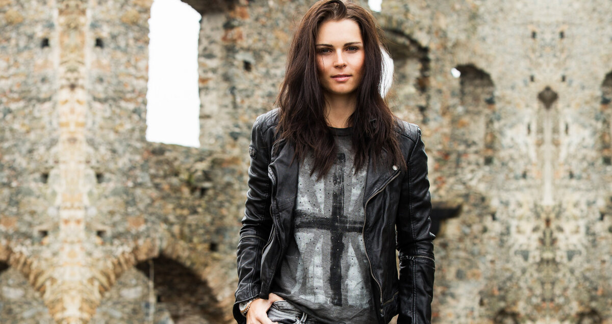 FOTO Fata cu gheparzii » O schioare e pasionată de animalele sălbatice: ”Mă fascinează felul lor de a vâna”