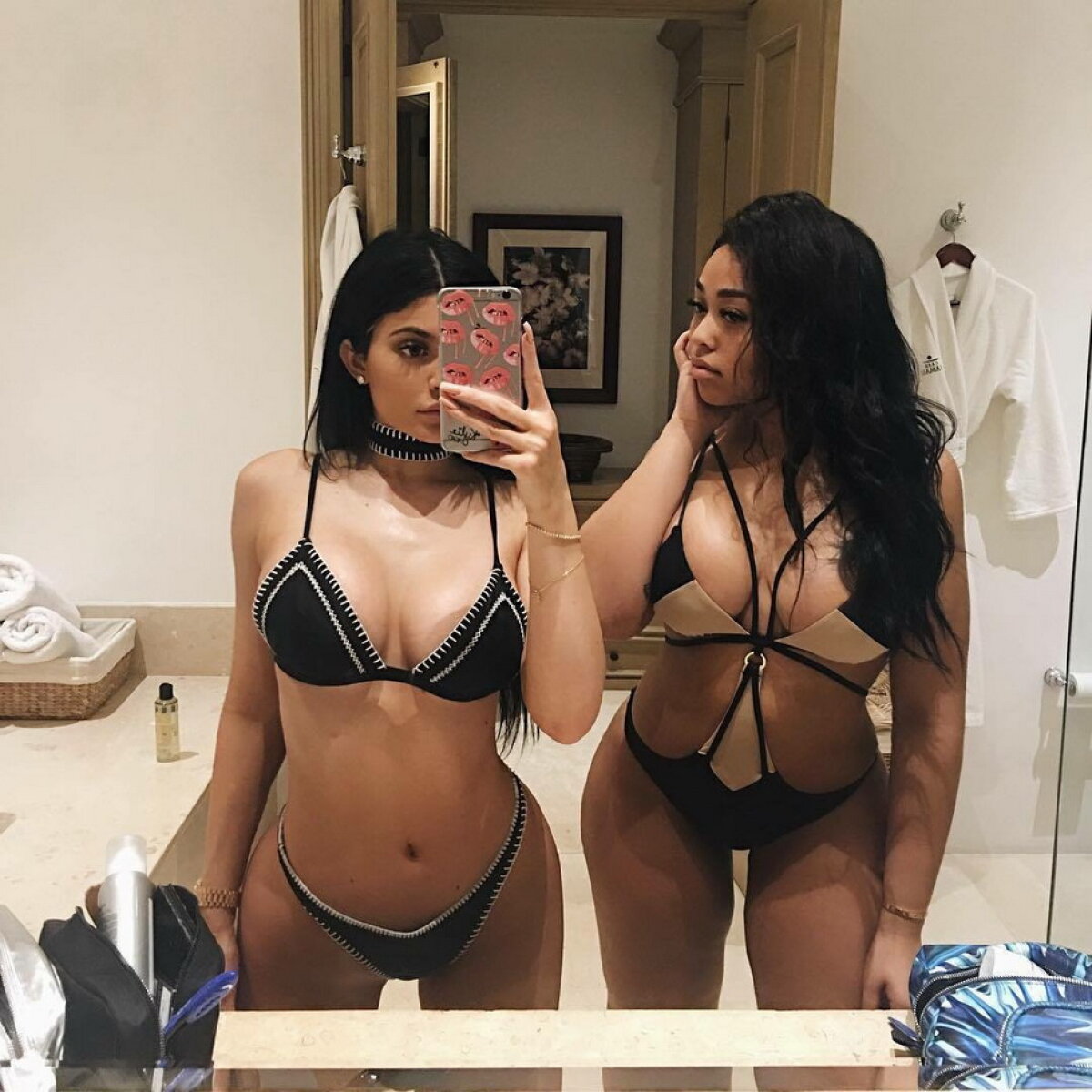 FOTO » Cele mai hot imagini de pe Facebook! Kylie Jenner face senzație