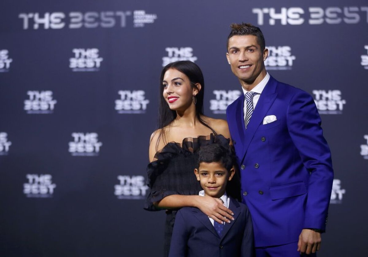 GALERIE FOTO » FIFA a decernat premiul pentru cel mai bun jucător al anului! Ironia lui Ronaldo despre jucătorii Barcelonei + cum arată cel mai bun "11" din 2016