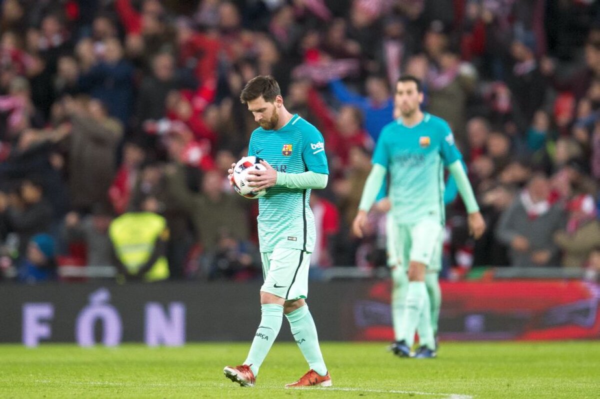 FOTO În noaptea în care Ronaldo era desemnat "The Best", Messi avea de suferit » Statuia sa din Argentina a fost distrusă