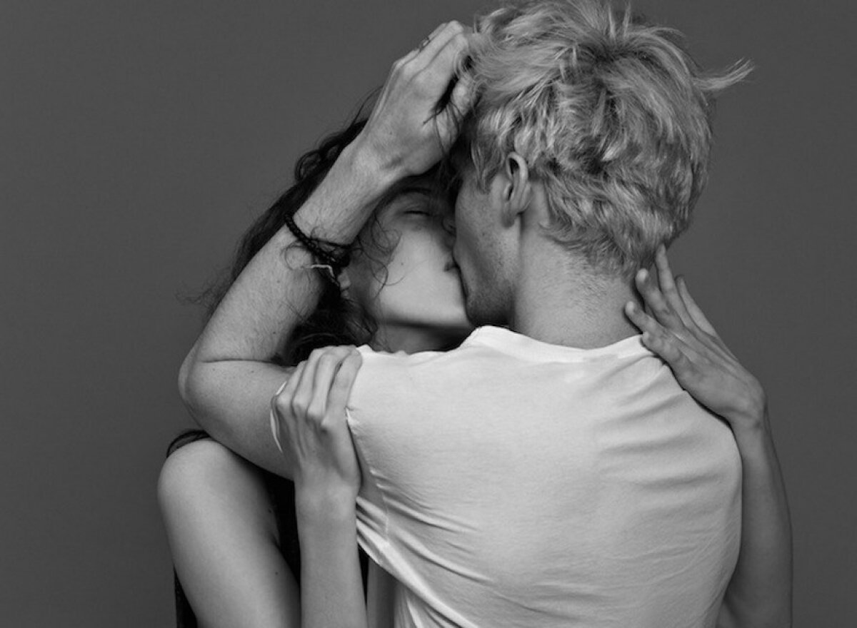 FOTO Experimentul ”sărută un prieten”: a provocat câteva cupluri false să se sărute. Ce s-a întâmplat imediat după
