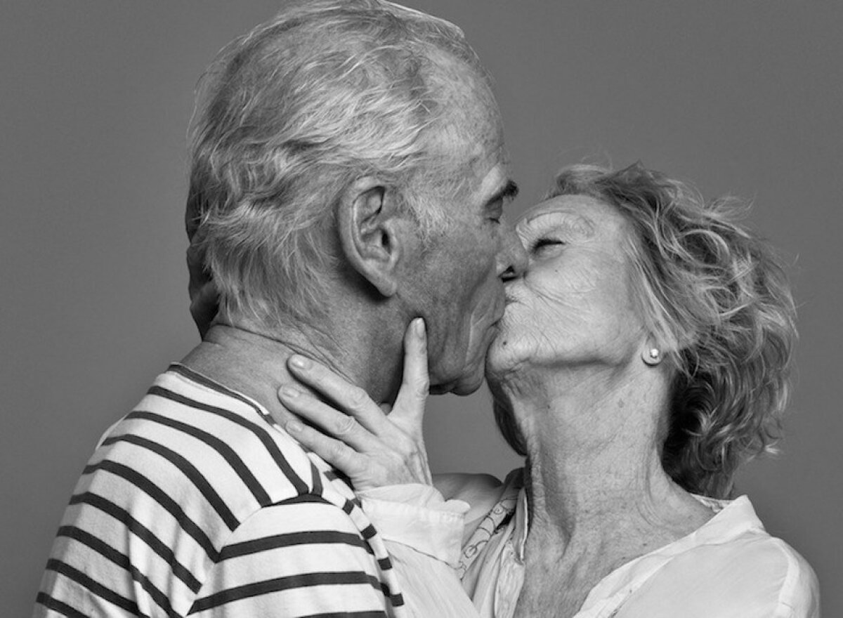 FOTO Experimentul ”sărută un prieten”: a provocat câteva cupluri false să se sărute. Ce s-a întâmplat imediat după