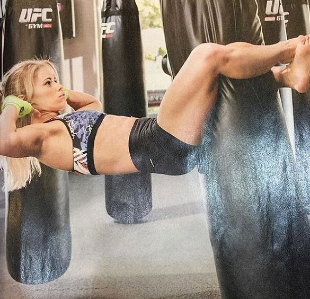 FOTO Ne place bucătăria ei! :) O luptătoare din UFC are un loc special pentru pozele ei sexy