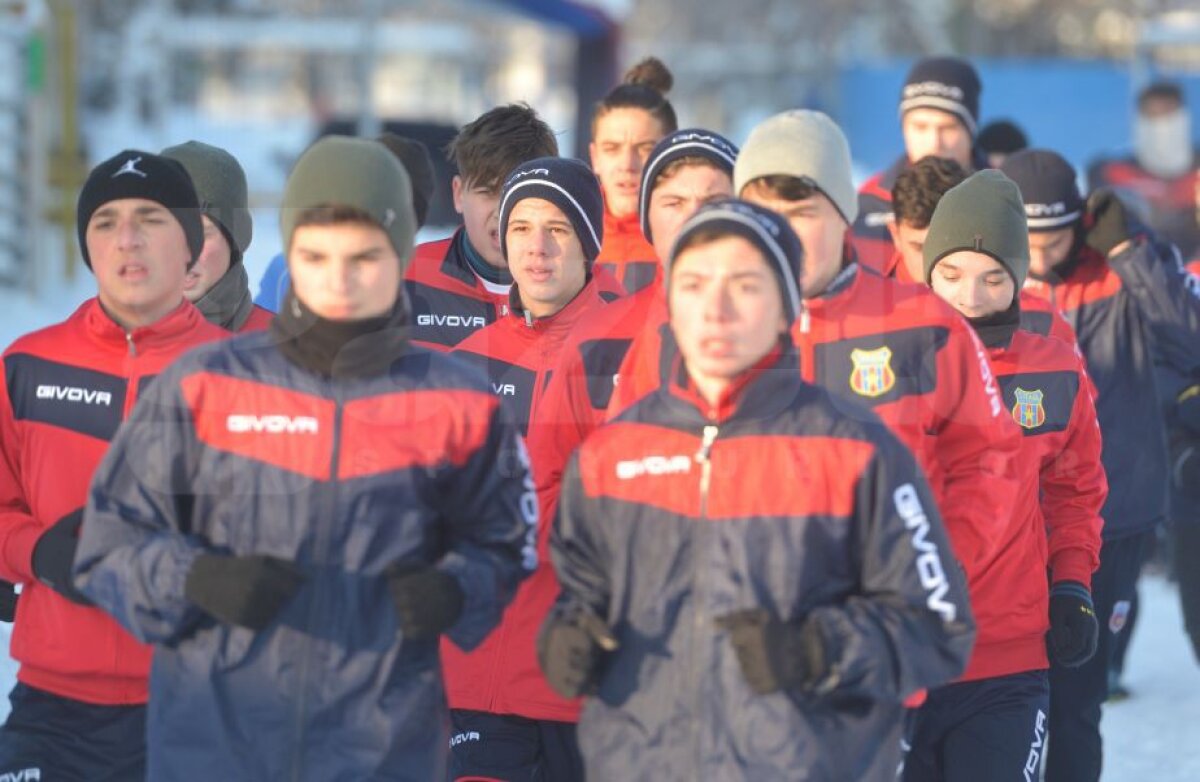 EXCLUSIV // GALERIE FOTO Armata a reînființat echipa de fotbal! CSA Steaua renaște în zăpadă: reportaj GSP de la antrenamentul supervizat de Lăcătuș. "Suntem ca Nottingham Forest"