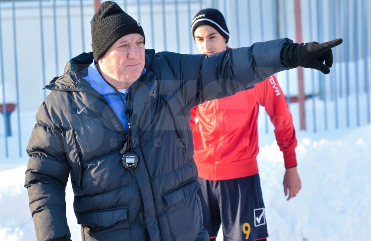 EXCLUSIV // GALERIE FOTO Armata a reînființat echipa de fotbal! CSA Steaua renaște în zăpadă: reportaj GSP de la antrenamentul supervizat de Lăcătuș. "Suntem ca Nottingham Forest"