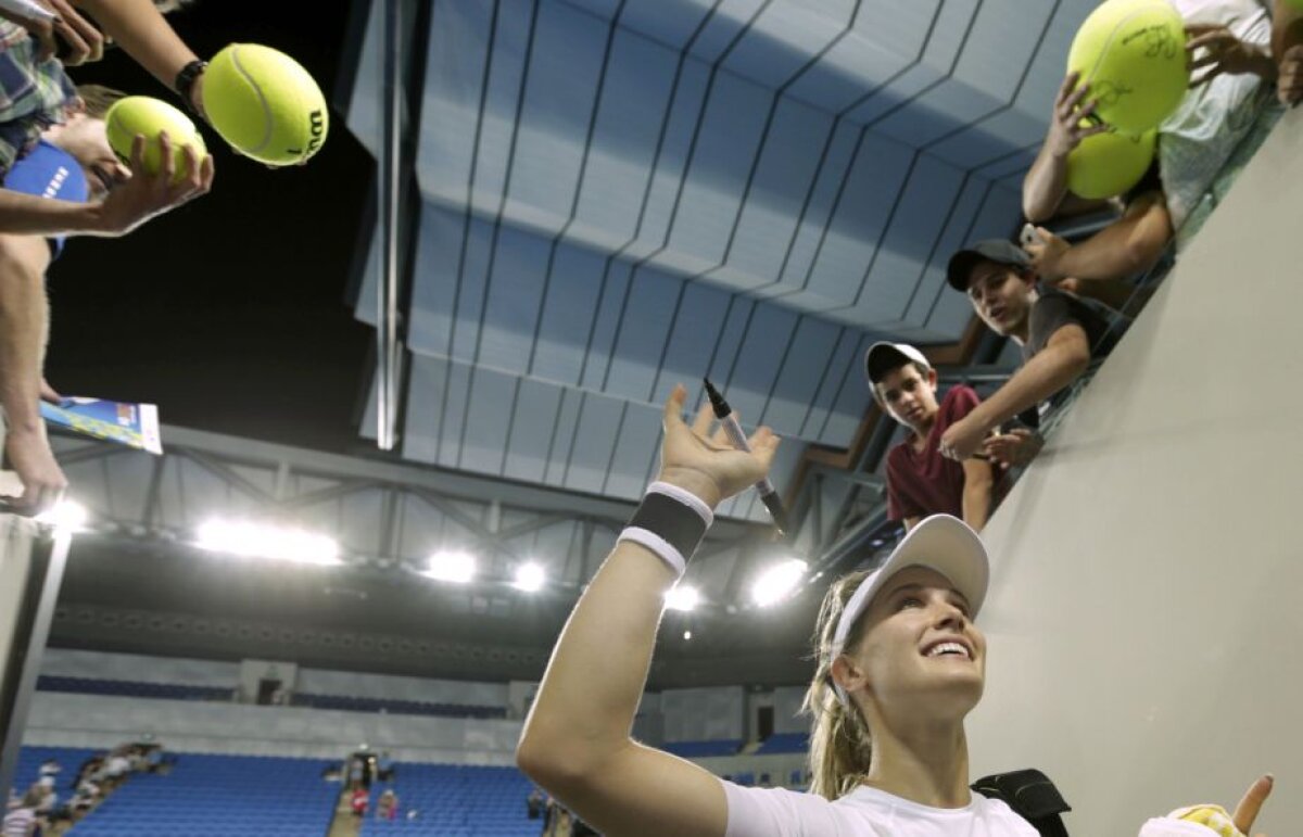 GALERIE FOTO Cea mai sexy apariție de la Australian Open! Bourchard i-a înnebunit pe fani în primul meci » Calificare lejeră în turul II