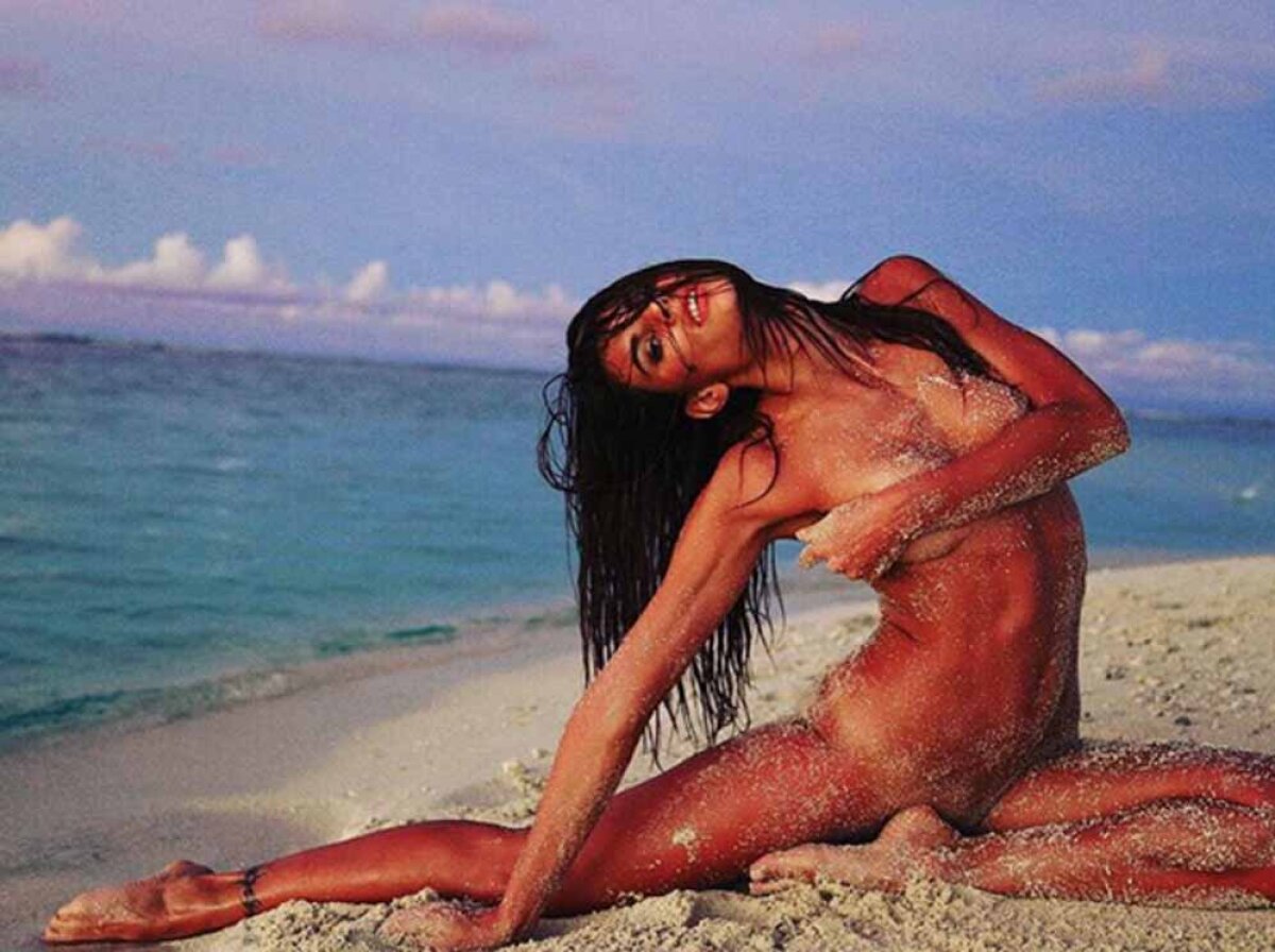 FOTO I-a întors spatele » Iubită de sezon: și-a părăsit prietenul fotbalist după nici o lună de relație