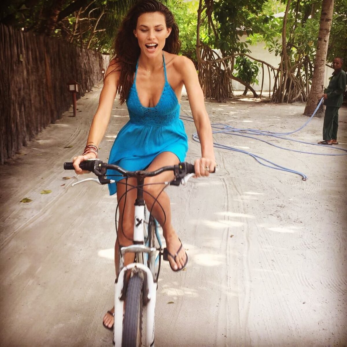 FOTO I-a întors spatele » Iubită de sezon: și-a părăsit prietenul fotbalist după nici o lună de relație