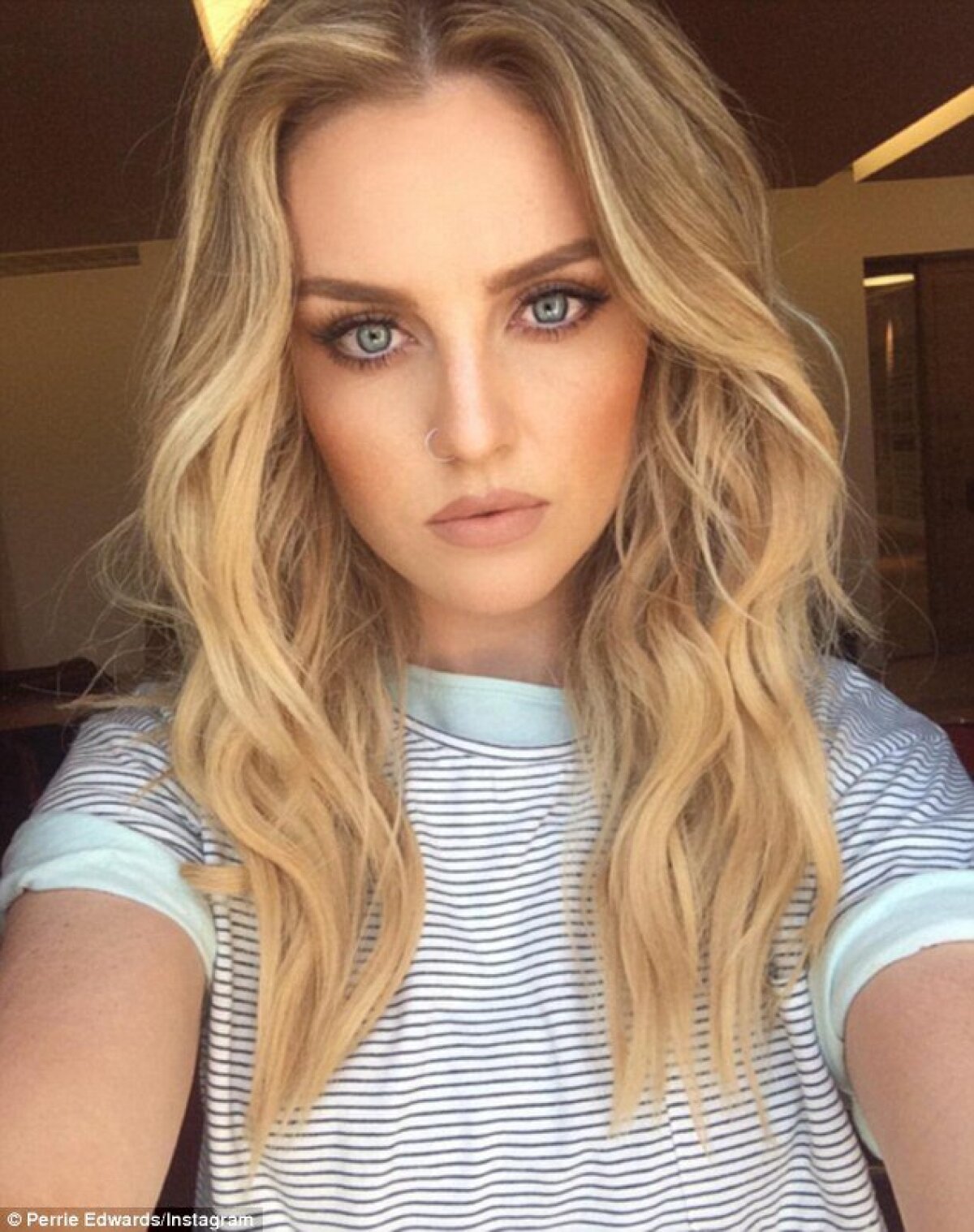 FOTO Tunarilor le merge bine! Unul dintre jucătorii lui Wenger a început o relație cu cea mai dorită femeie britanică