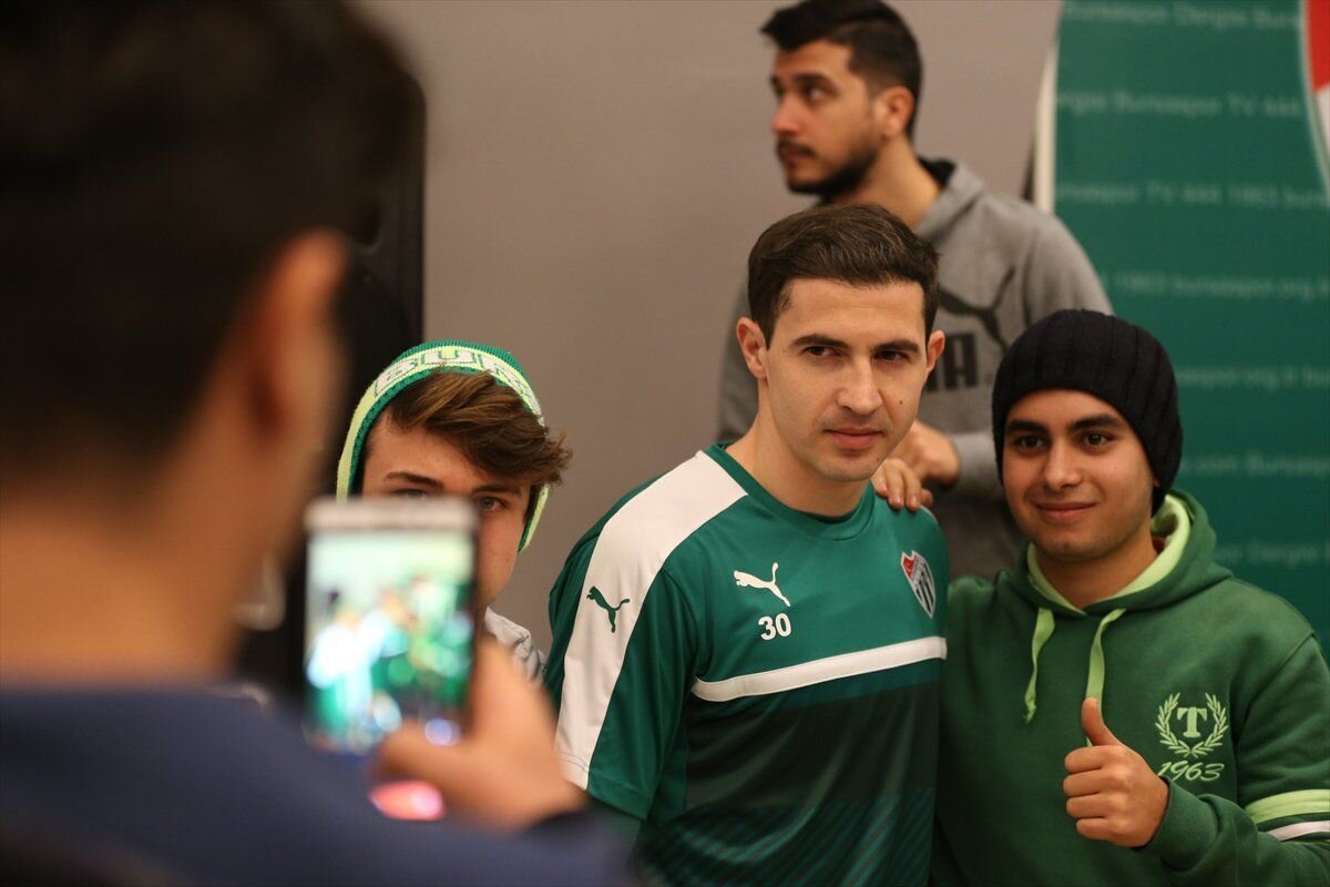 FOTO Bogdan Stancu e oficial la Bursaspor: ”Mi-e foame de fotbal!”