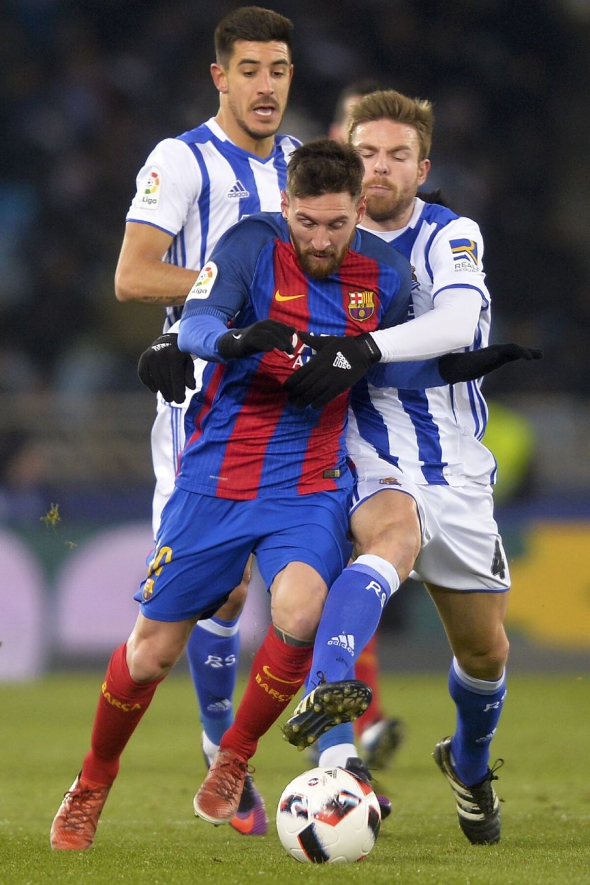 GALERIE FOTO și VIDEO Victorie după aproape 10 ani de așteptare! Barcelona a câștigat pe Anoeta, scor 1-0 » Doar Messi și Iniesta au prins și precedenta victorie