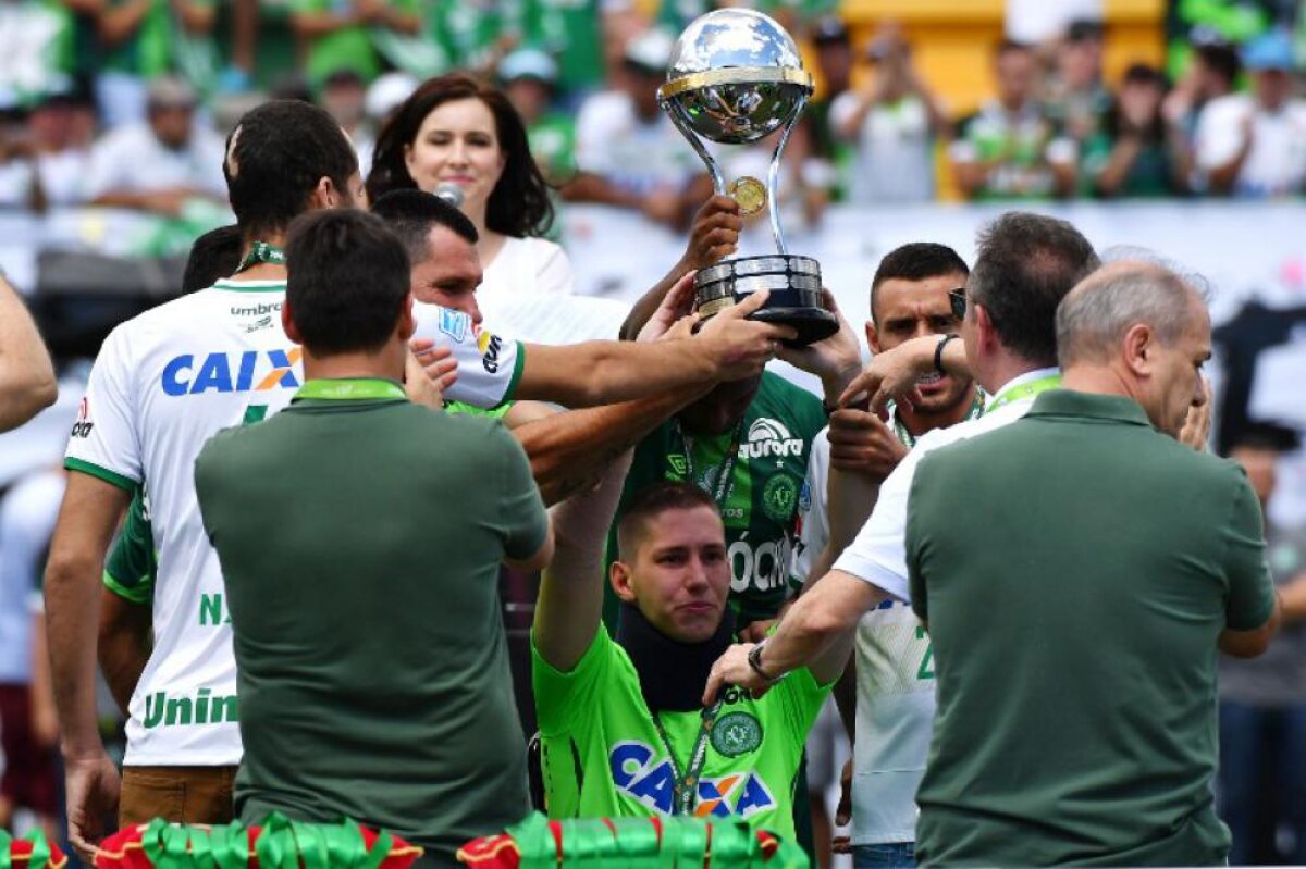 GALERIE FOTO Momente emoționante în Brazilia! Primul meci pentru Chapecoense după accidentul aviatic! Supraviețuitorii au primit trofeul Copei Sudamericana 