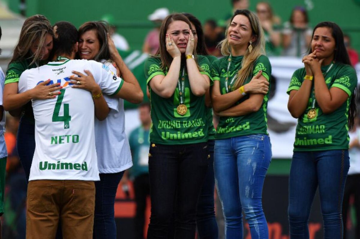 GALERIE FOTO Momente emoționante în Brazilia! Primul meci pentru Chapecoense după accidentul aviatic! Supraviețuitorii au primit trofeul Copei Sudamericana 