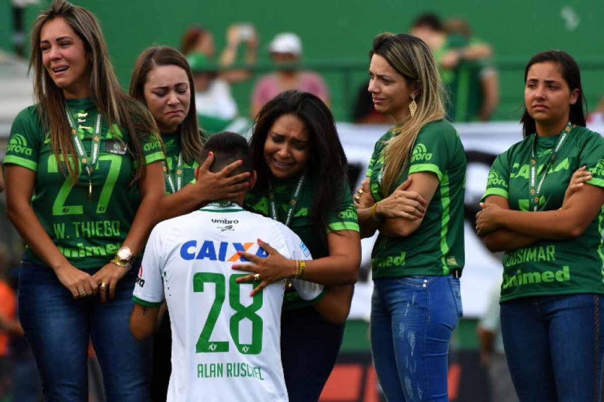 GALERIE FOTO Momente emoționante în Brazilia! Primul meci pentru Chapecoense după accidentul aviatic! Supraviețuitorii au primit trofeul Copei Sudamericana 