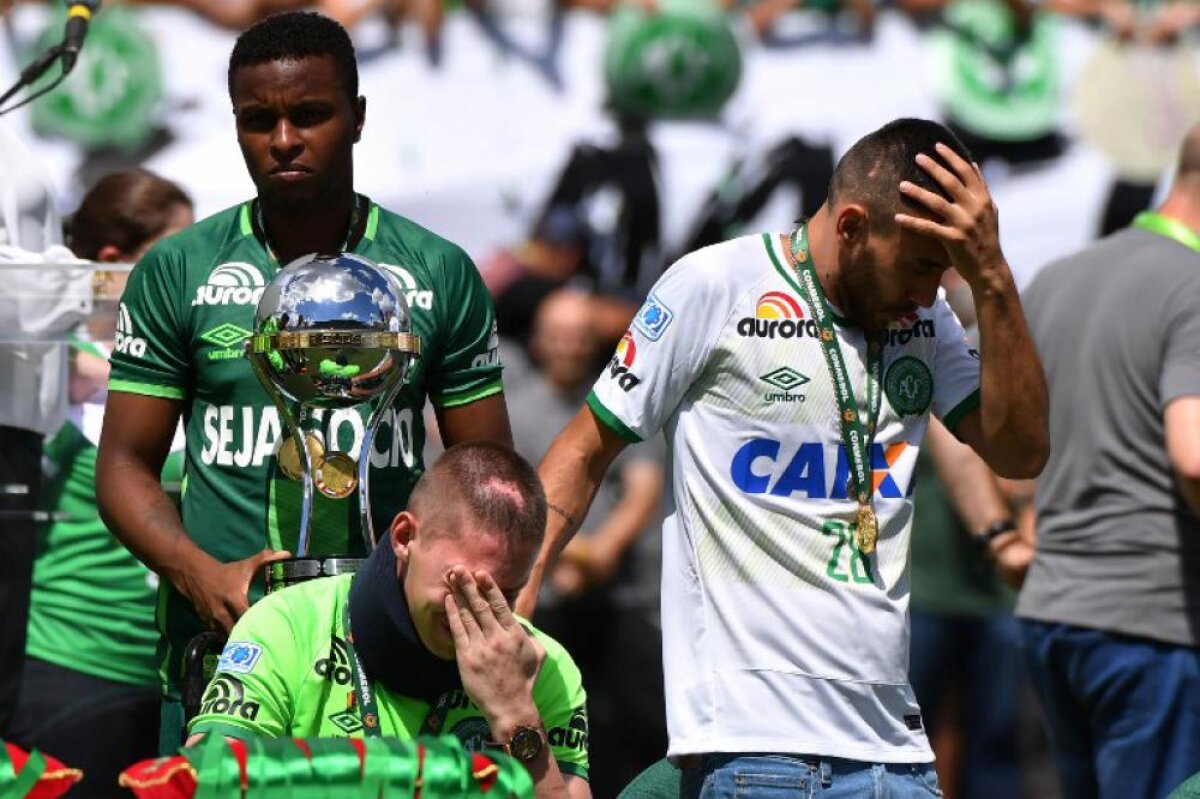 GALERIE FOTO Momente emoționante în Brazilia! Primul meci pentru Chapecoense după accidentul aviatic! Supraviețuitorii au primit trofeul Copei Sudamericana 