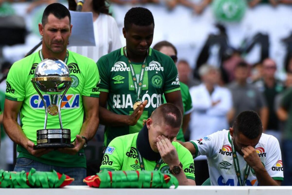 GALERIE FOTO Momente emoționante în Brazilia! Primul meci pentru Chapecoense după accidentul aviatic! Supraviețuitorii au primit trofeul Copei Sudamericana 