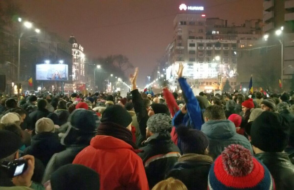 FOTO și VIDEO Proteste în țară, împotriva Ordonanțelor privind grațierea și modificarea Codului Penal » Peste 25.000 de manifestanți în București