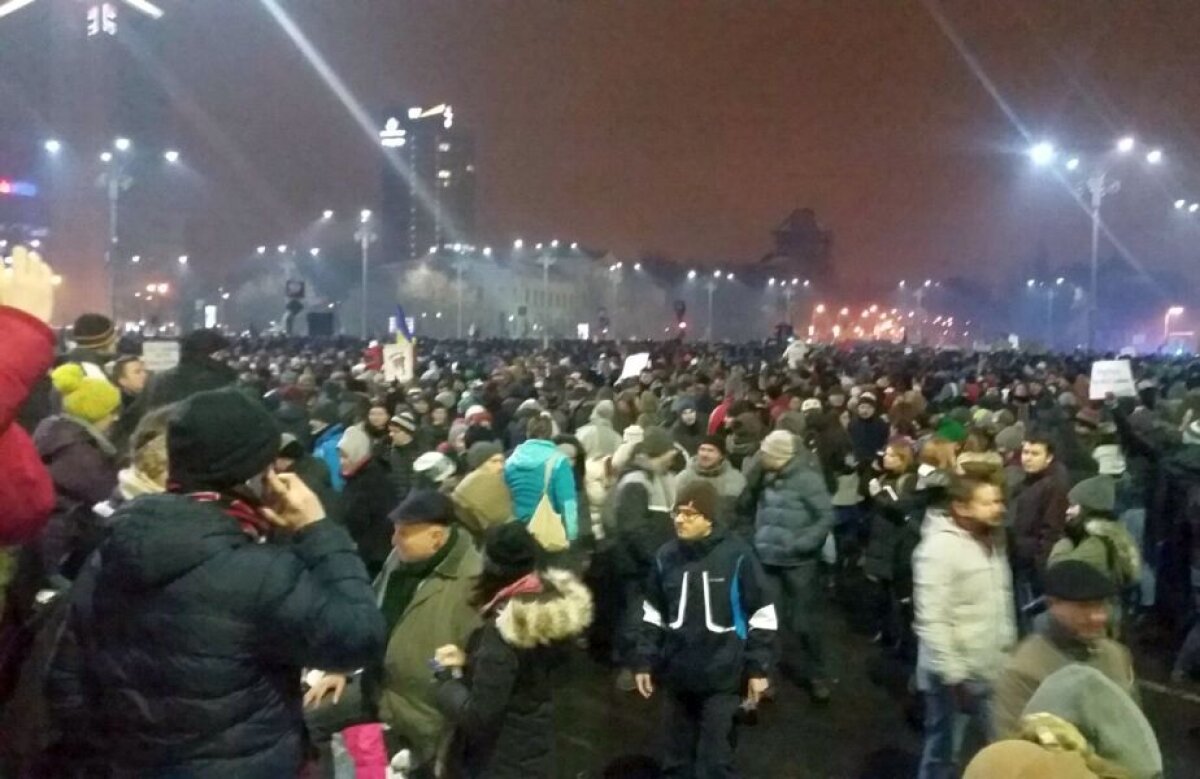 FOTO și VIDEO Proteste în țară, împotriva Ordonanțelor privind grațierea și modificarea Codului Penal » Peste 25.000 de manifestanți în București