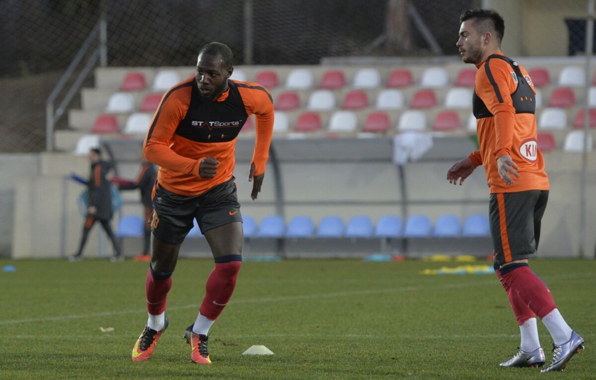 FOTO Sar scântei! Steliștii au început în forță al doilea cantonament: ce surpriză pregătește Reghecampf