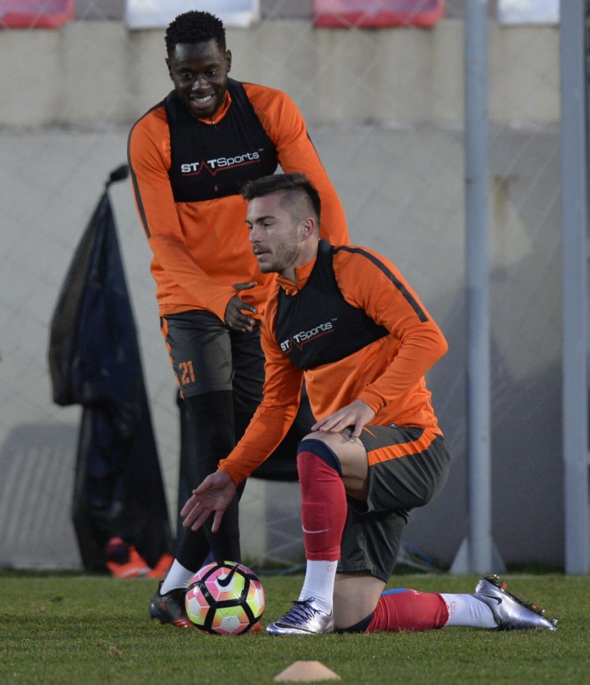 FOTO Sar scântei! Steliștii au început în forță al doilea cantonament: ce surpriză pregătește Reghecampf